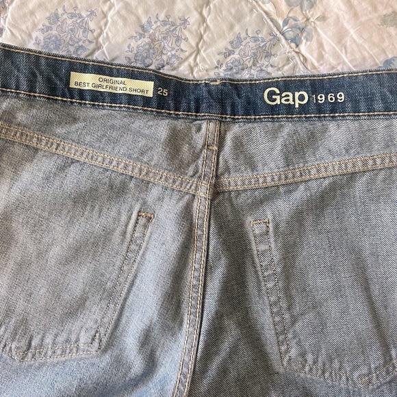 GAP Shorts - Picture 5 of 6